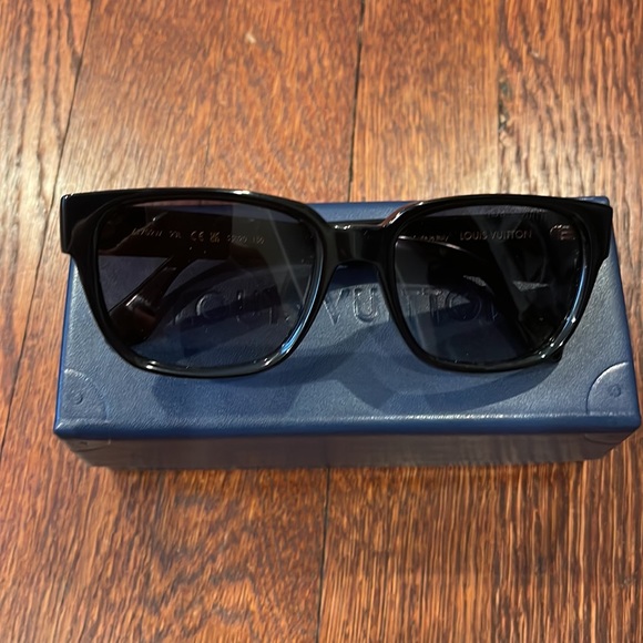 BRAND NEW LOUIS VUITTON WAYFARER SUNGLASSES - Picture 2 of 5